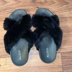 ALDO Black Faux Fur Cross Strap Slippers in size 7